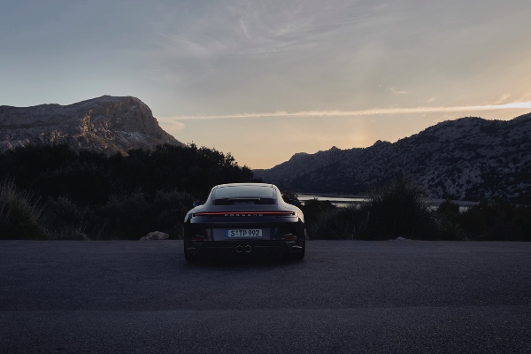 porsche-predstavlja-touring-varijantu-svoje-911-gt3-linije