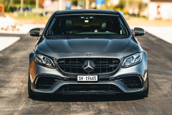 savrsen-komplet-tockova-za-savrseni-mercedes-amg-e63-model