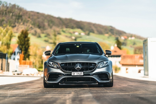 savrsen-komplet-tockova-za-savrseni-mercedes-amg-e63-model