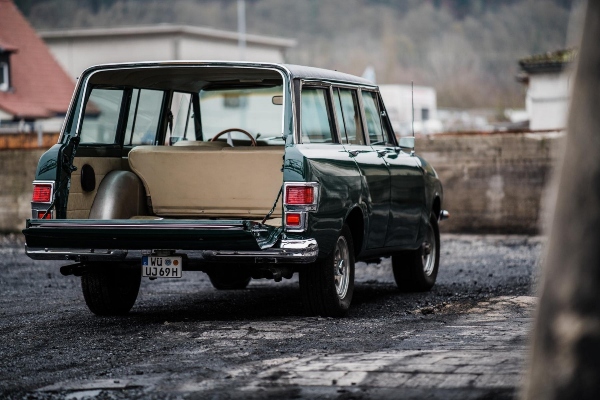 kolekcionar-koji-je-sebi-kreirao-ferrari-suv-davne-1969-godine