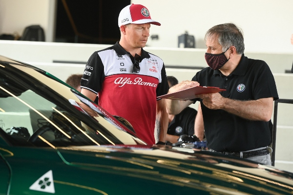 kimi-raikonen-promovise-mocni-alfa-romeo-giulia-gtam-model