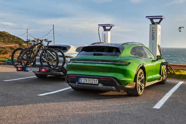 komfor-prakticnost-i-univerzalnost-novi-porsche-taycan-cross-turismo