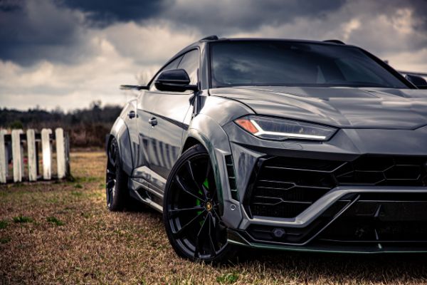 predivni-lamborghini-urus-karbonske-karoserije