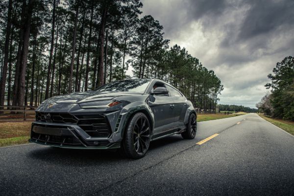 predivni-lamborghini-urus-karbonske-karoserije