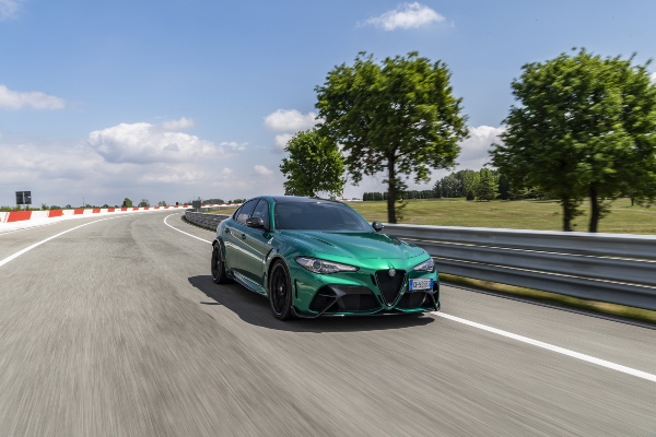 evropska-premijera-alfa-romeo-giulia-gta-i-gtam-super-sedan-modela