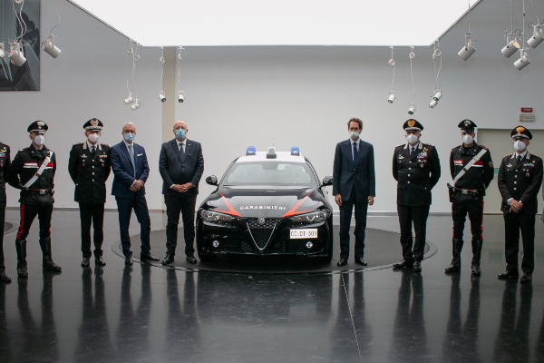 alfa-romeo-kreira-blindiranu-flotu-giulia-modela-za-karabinjere