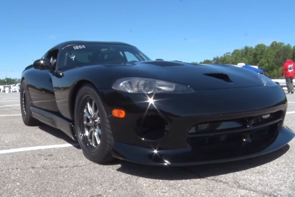 dodge-viper-sa-3200-ks-obara-rekord-na-400-metara-sa-695-sekundi