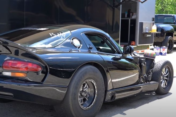 dodge-viper-sa-3200-ks-obara-rekord-na-400-metara-sa-695-sekundi