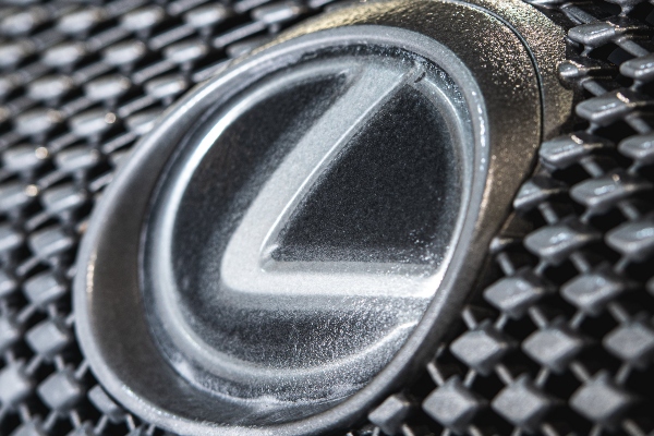 Lexus na interesantan način testira otpornost svog novog kabrioleta