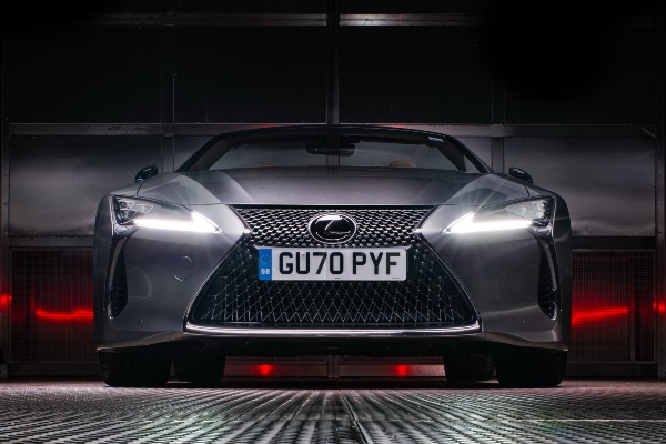 lexus-na-interesantan-nacin-testira-otpornost-svog-novog-kabrioleta