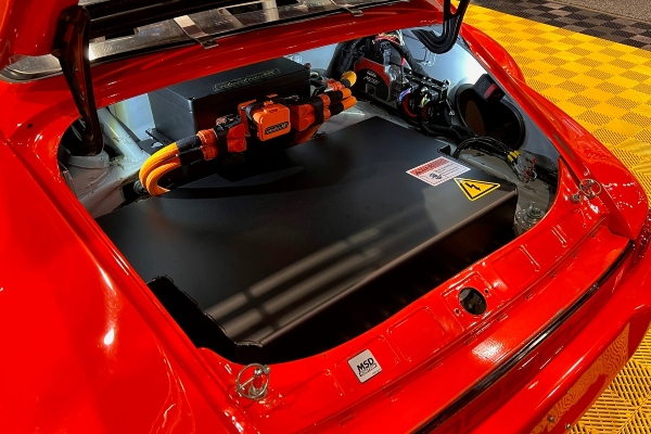 Predivni Porsche 911 sa električnim motorom kompanije Tesla