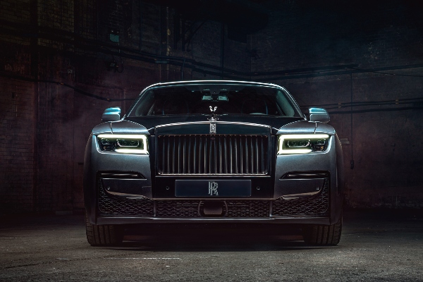 rolls-royce-predstavlja-najcistiju-mracnu-viziju-luksuza-black-badge-ghost