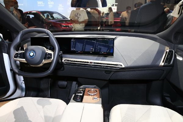 bmw-ix-dobija-dijamantske-zvucnike