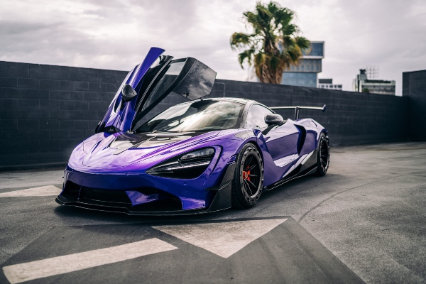 ljubicasti-mclaren-720s-svemirski-brod-namenjen-ulicama