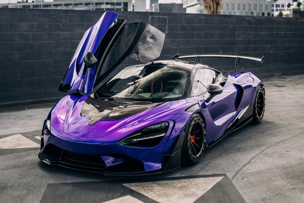 ljubicasti-mclaren-720s-svemirski-brod-namenjen-ulicama