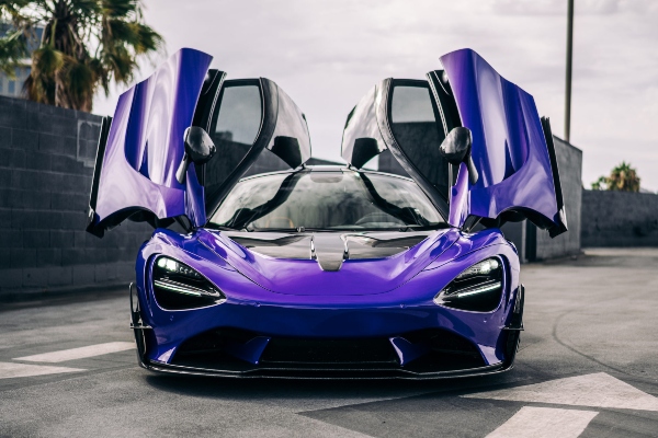 ljubicasti-mclaren-720s-svemirski-brod-namenjen-ulicama