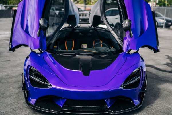 ljubicasti-mclaren-720s-svemirski-brod-namenjen-ulicama