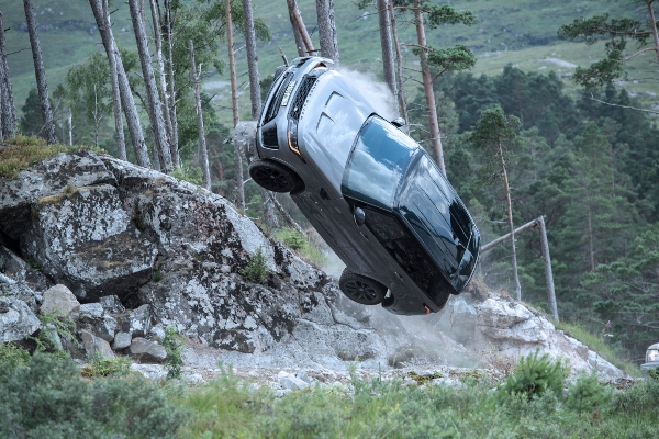 Snimanje scena potere sa Range Rover Sport SVR modelima