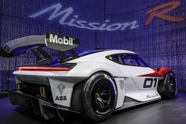 potpuno-dizajniran-i-testiran-porsche-mission-r-koncept