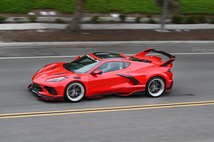 c8-chevrolet-corvette-stingray-model-smatra-se-superautomobilom-za-siroke-narodne-mase-zbog-svoje-relativno-pristupacne-starne-cene
