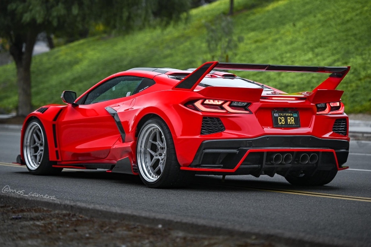 c8-chevrolet-corvette-stingray-model-smatra-se-superautomobilom-za-siroke-narodne-mase-zbog-svoje-relativno-pristupacne-starne-cene