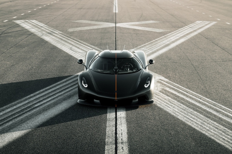 koenigsegg-predstavlja-novi-razvojni-model-koji-je-pravi-avion-na-cetiri-tocka