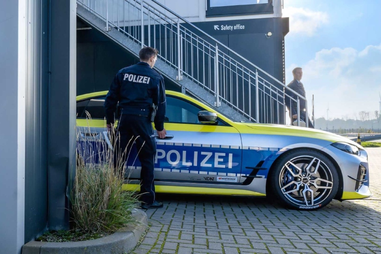 tjuner-ac-schnitzer-predstavlja-novi-model-za-nemacku-policiju-25