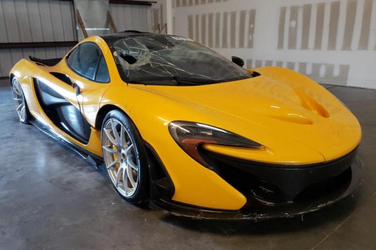 mclaren-p1-potopljen-tokom-uragana-ian