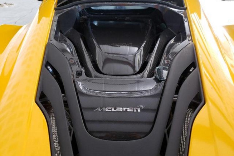 mclaren-p1-potopljen-tokom-uragana-ian-nije-uspeo-da-se-proda-za-400