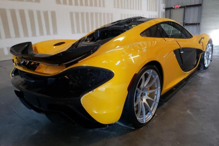 mclaren-p1-potopljen-tokom-uragana-ian-nije-uspeo-da-se-proda-za-400