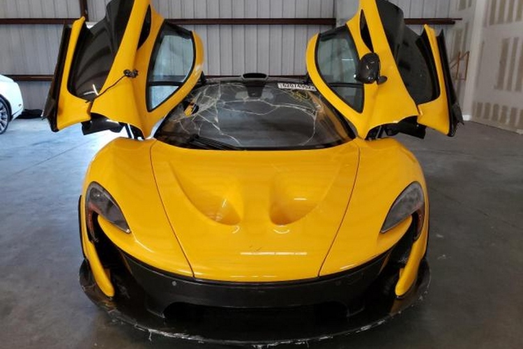 mclaren-p1-potopljen-tokom-uragana-ian-nije-uspeo-da-se-proda-za-400