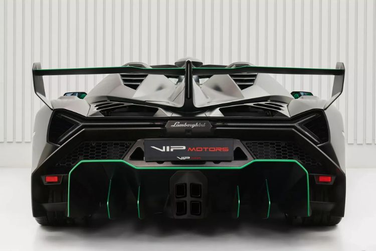 2015-lamborghini-veneno-roadster-no2-7