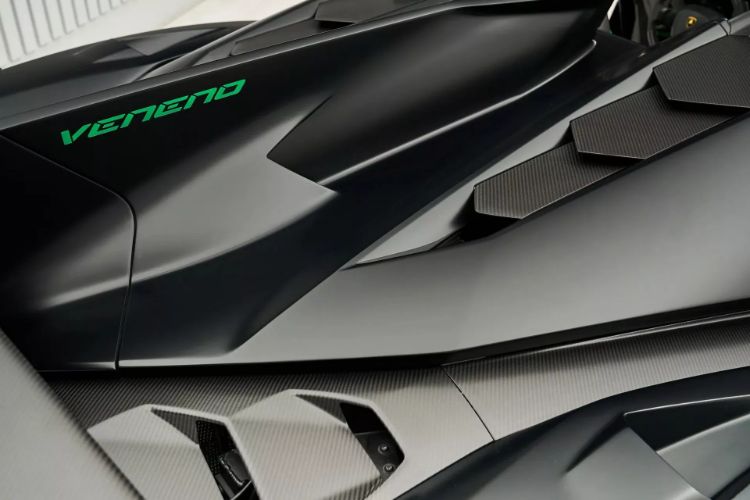 2015-lamborghini-veneno-roadster-no2-11