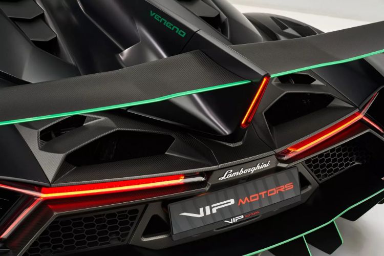 2015-lamborghini-veneno-roadster-no2-12