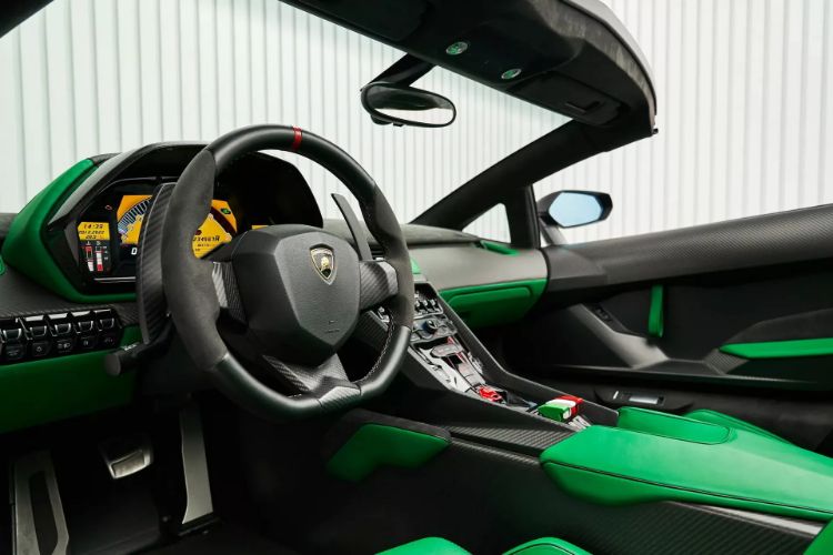 2015-lamborghini-veneno-roadster-no2-18