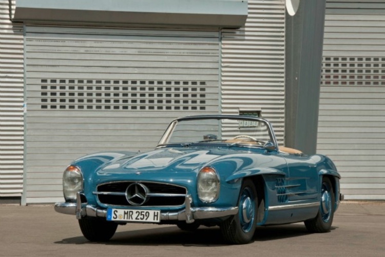 neponovljiva-lepota-klasicnog-300-sl-roadster-modela