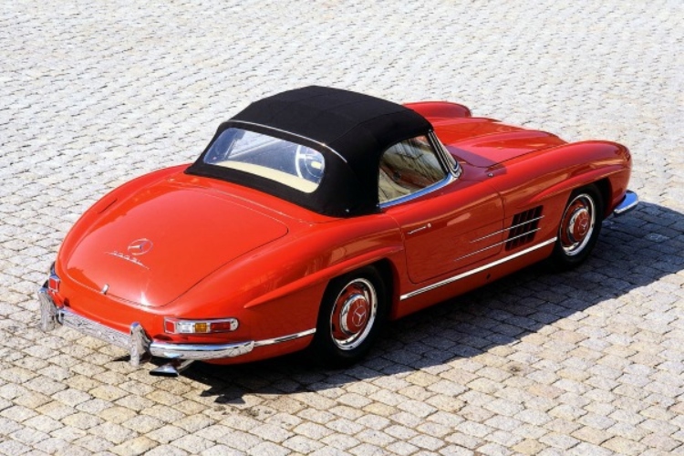 neponovljiva-lepota-klasicnog-300-sl-roadster-modela