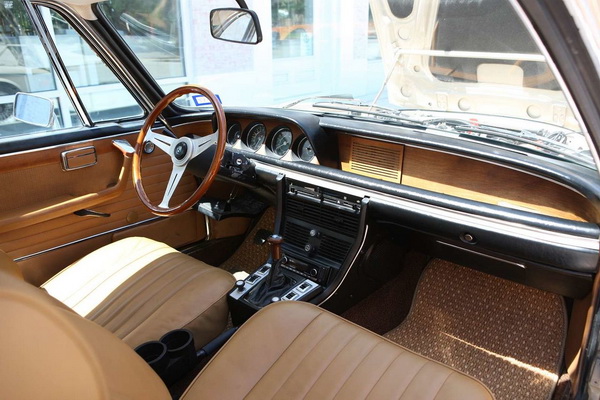 Restaurirani BMW klasik star preko pola veka