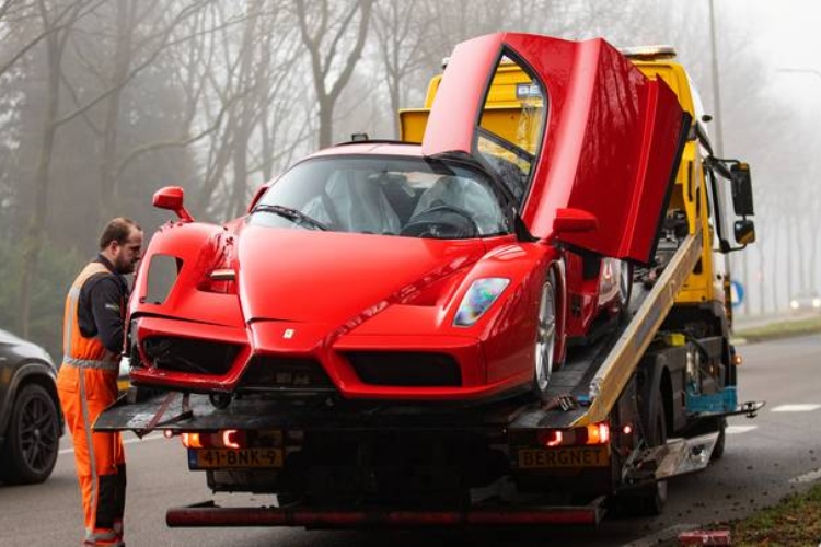 Nesrećni mehaničar slupao najskuplji Ferrari Enzo na svetu
