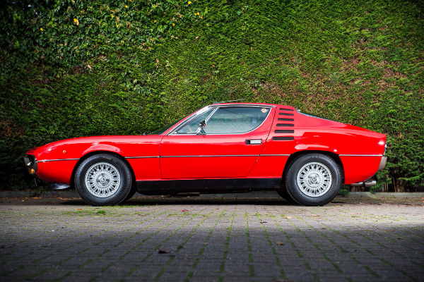 nesvakidasnja-lepota-klasicnog-alfa-montreal-modela