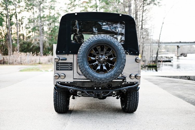 restaurarani-i-tjunirani-klasicni-land-rover-defender-21