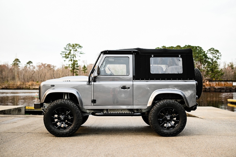 restaurarani-i-tjunirani-klasicni-land-rover-defender-39