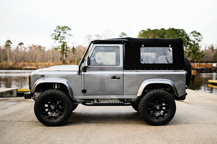 restaurarani-i-tjunirani-klasicni-land-rover-defender-41