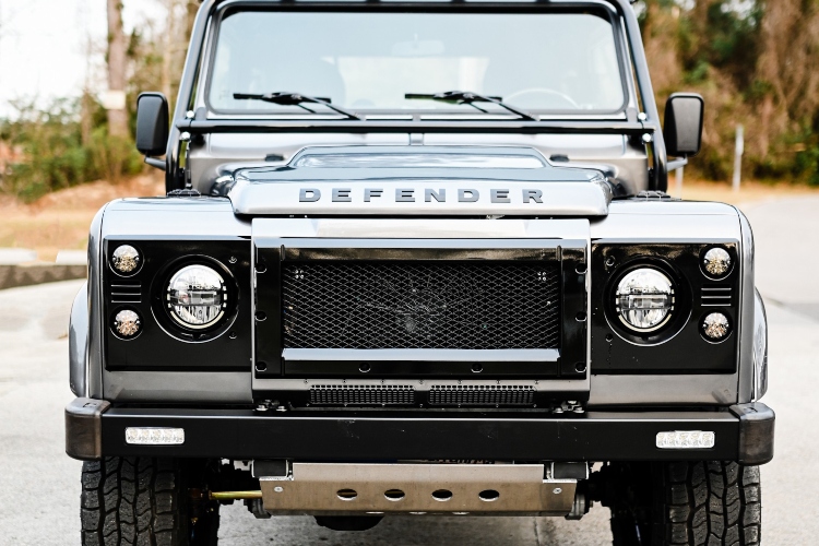 restaurarani-i-tjunirani-klasicni-land-rover-defender-45