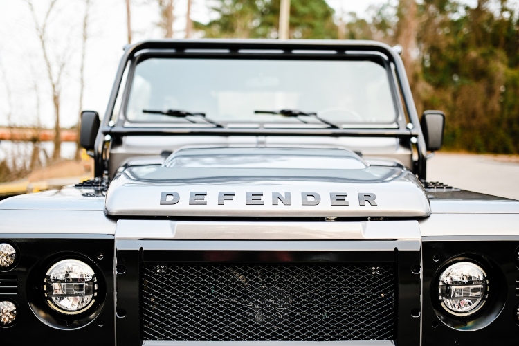 restaurarani-i-tjunirani-klasicni-land-rover-defender-44