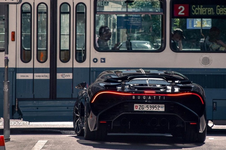 bugatti-la-voiture-noire-3