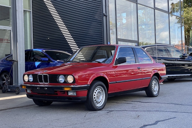 austrijski-diler-prodaje-klasicni-bmw-e30-iz-1985