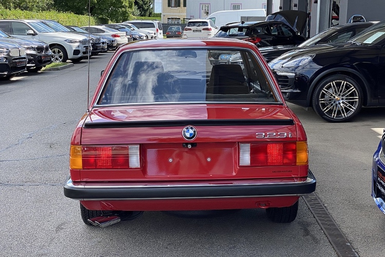 austrijski-diler-prodaje-klasicni-bmw-e30-iz-1985