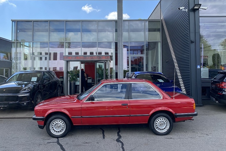 austrijski-diler-prodaje-klasicni-bmw-e30-iz-1985