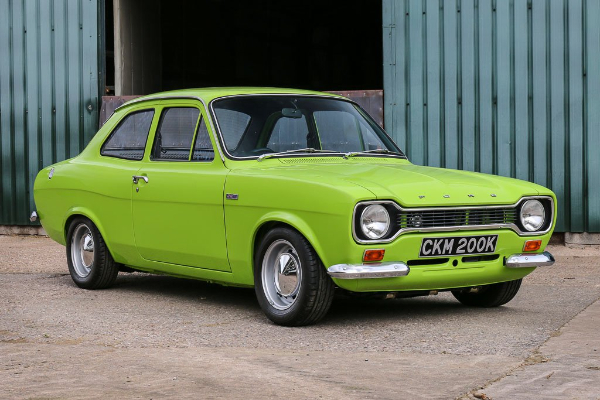 savrseno-ocuvani-ford-escort-vredan-masivnih-73140-evra